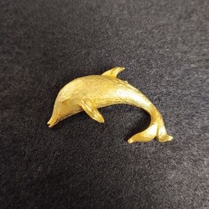 😄 3 for $13 Dolphin pin